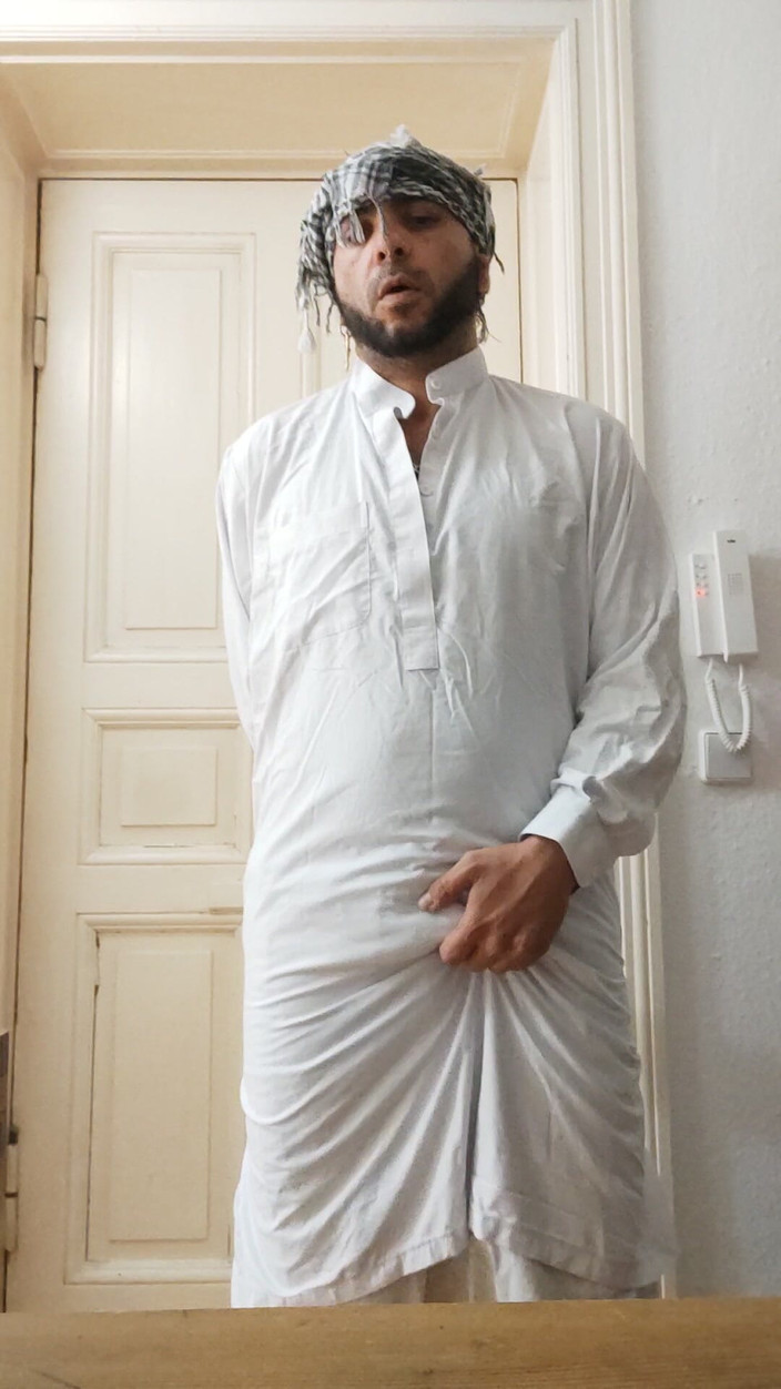 SmokedAlloy2: Na make, nadržený dj-bro oblečený jako perverzní Afghánec