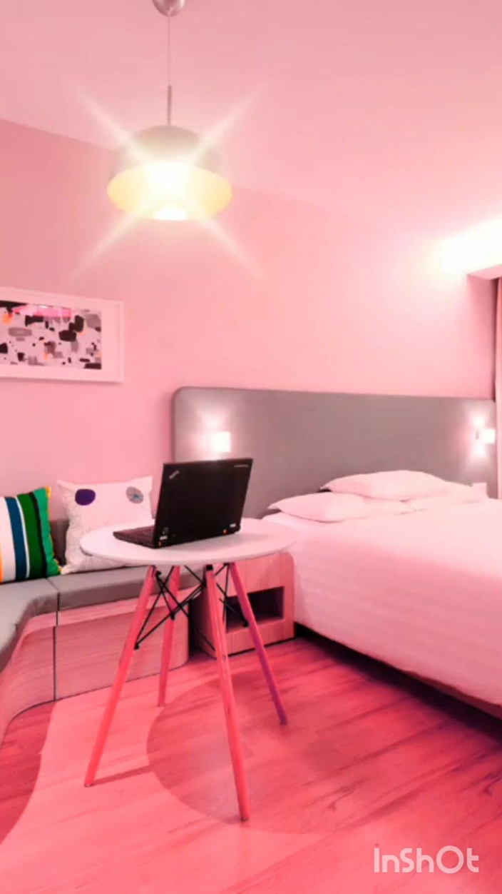 TestyFoundation: India sexy esposa mostrando grandes tetas en video cachondo