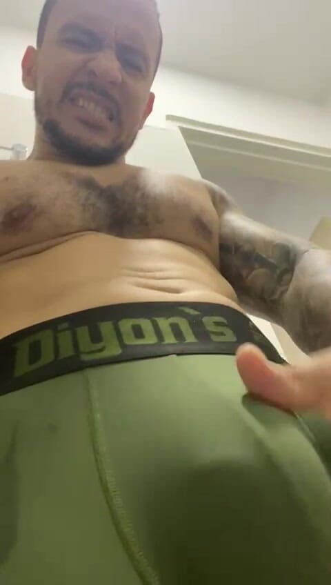 Christian_colombian: Mușchii unui latino foarte excitat Partea 1