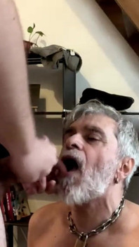 Youngman Barebacks a Mature Grindr Hooker