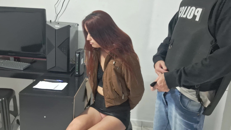 FannySquirting: Corrupt Police Officer Arrested and Fucked an Innocent Girl!