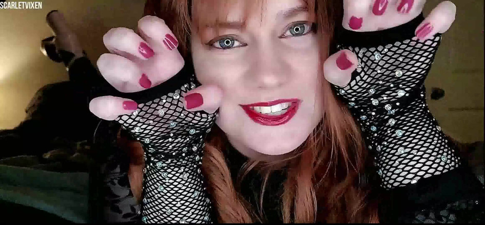 Scarlet Vixen: Tickled Pink in Bed (wmv)