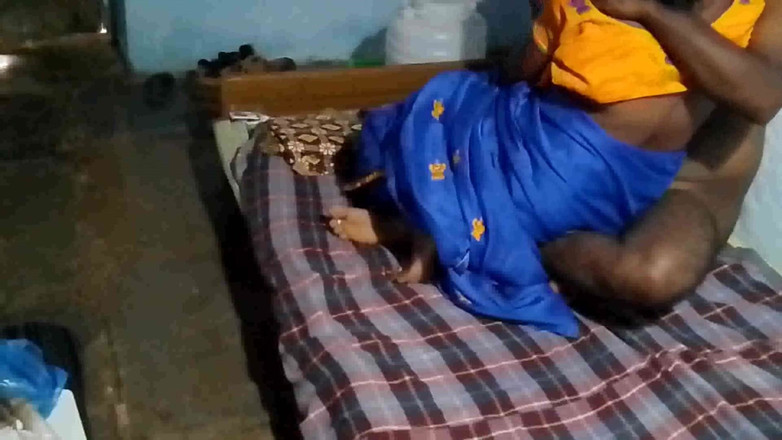 Desi palace: Grandi tette desi bhabi sesso in sari blu