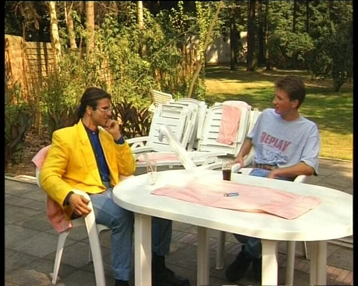 German Fuck Movie: 독일 문 뒤에서 부지런히 따먹히다