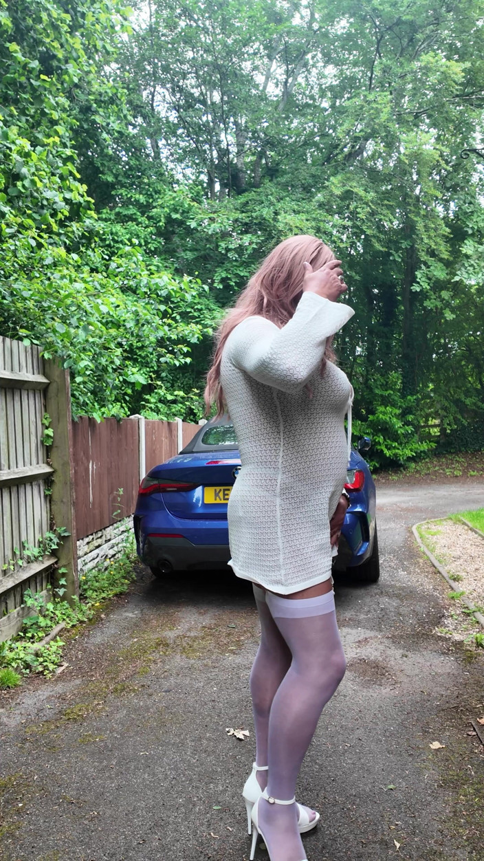 Kellycd2022: Crossdresser Kellycd in White Dress Stockings and Heels