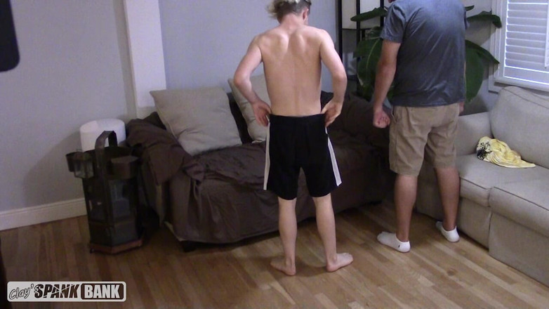 Raunchy Bastards: Ateşli bakire sarışın genç kız yaşlı tarafından prezervatifsiz sikiliyor