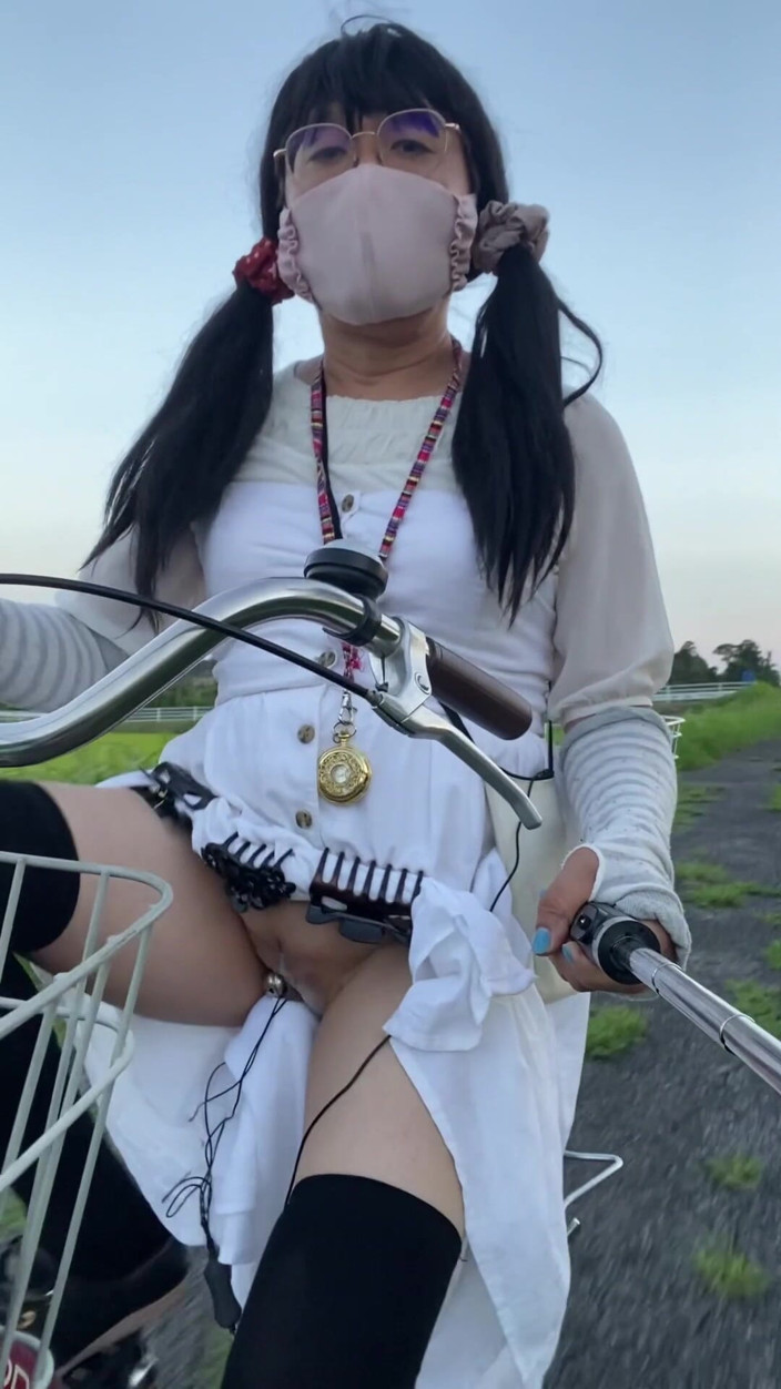 megu2002: No. 306 Outdoor Exposure in a One-piece Dress