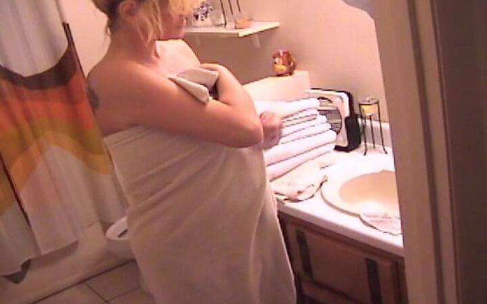 Vintage Life: Pregnant Blond MILF Sucking Loaded Rod.