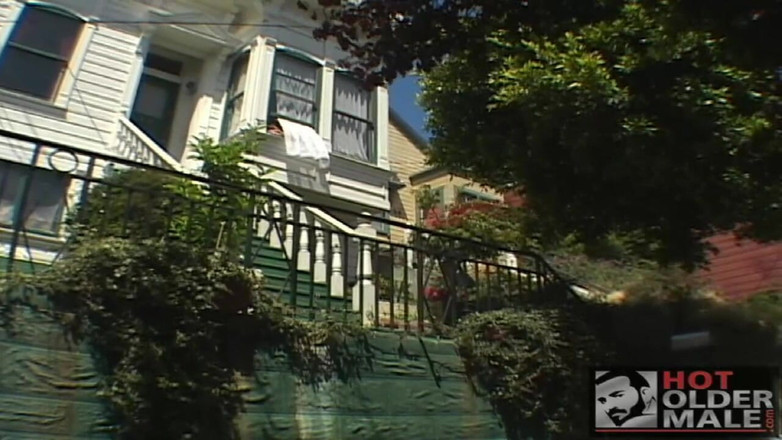 Pantheon men: Підходить для сексу, завжди дивиться вгору під час ходьби