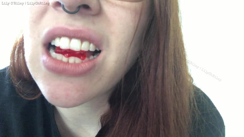 Lily O'Riley: Gummy björn konsumtion med mun ljud