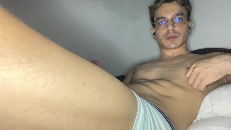 Andrews Perverts: स्ट्रेट बॉय अपने फ्लेशलाइट के साथ खेल रहा है