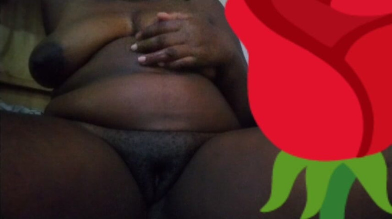 prinjema: Rubbing my big African pussy,