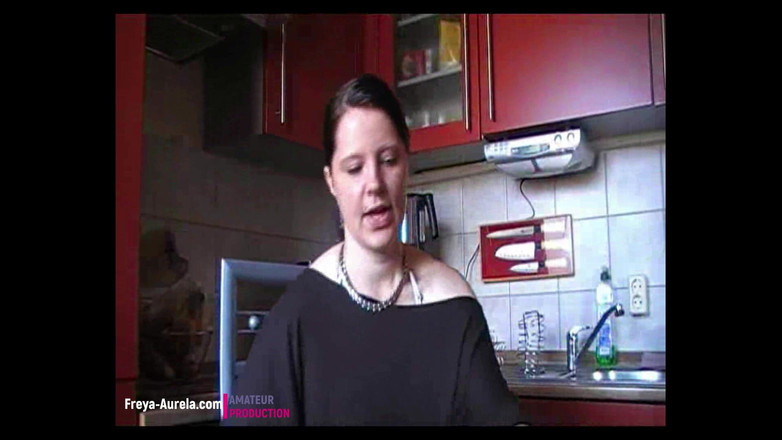 Sinika Skara: 私人家庭磁带 - 当吸烟来我撒尿时