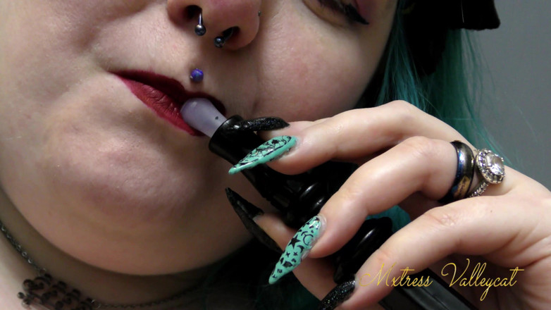 Mxtress Valleycat: Shisha Break
