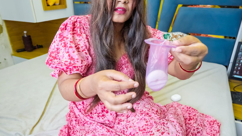 pinki_cute: Mooie Desi Mallu Bhabhi bestelde vrouwencondoom en geneukt door bezorger.