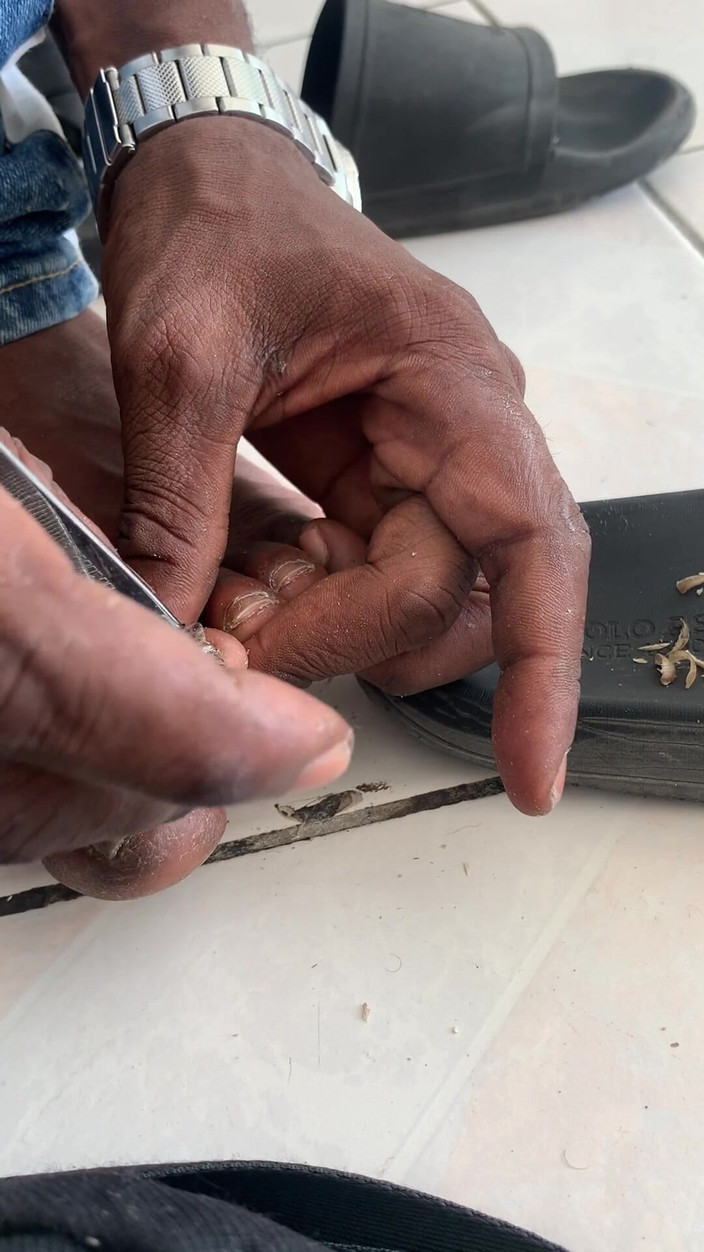 XXXUncz: Bu ayak parmaklarını emer misin?