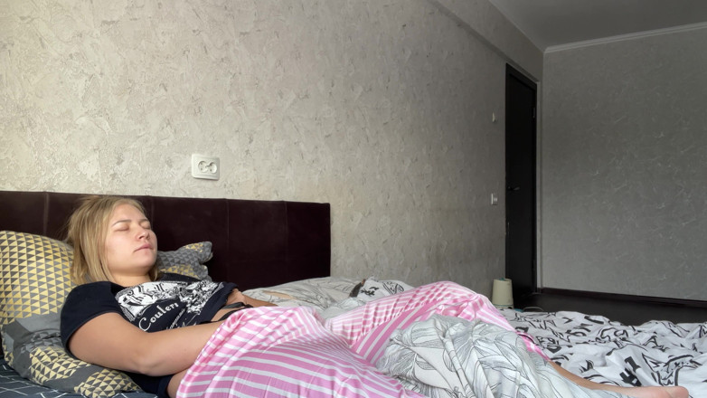 Stacy_via: My Stepmom Was Left Alone at Home and Cummed 2 Times