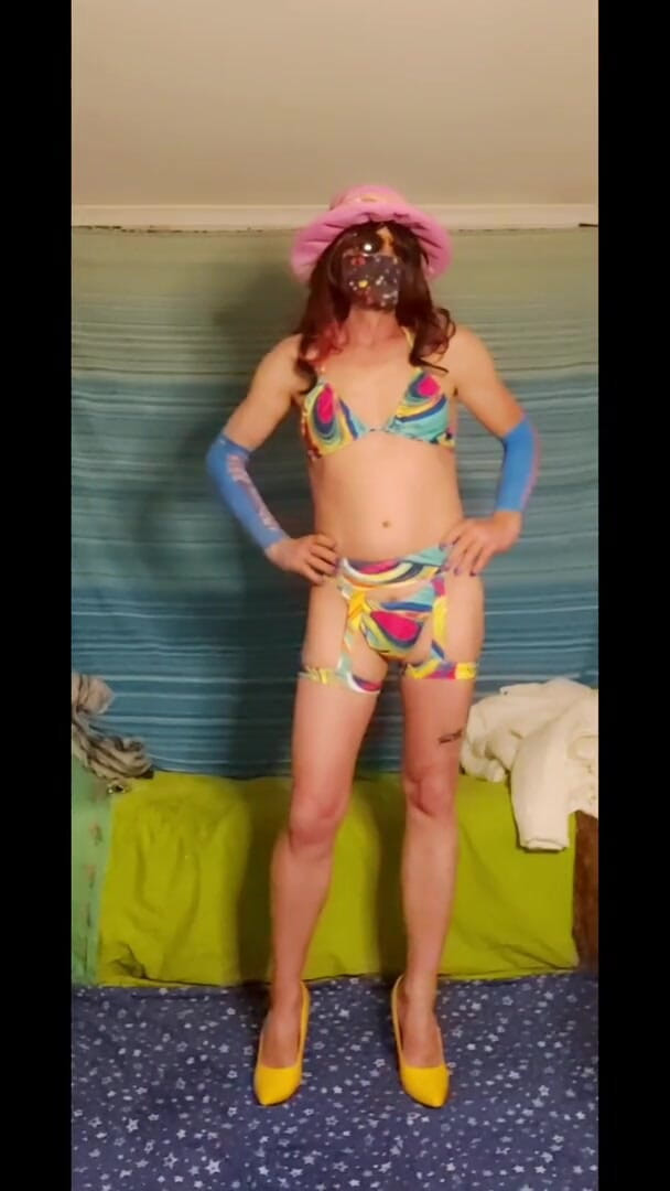 Lizzaali: Bahagian dua bikini seksi bermain
