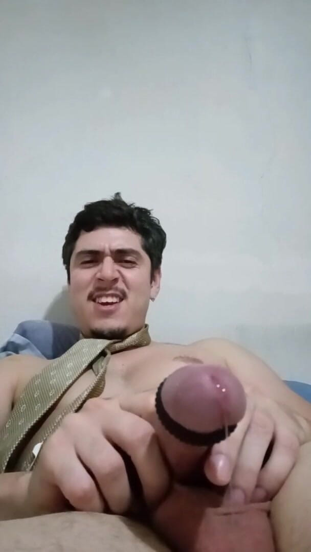 Tabasco Jake: Chico cachondo masturbándose una gran polla, espera el final del...