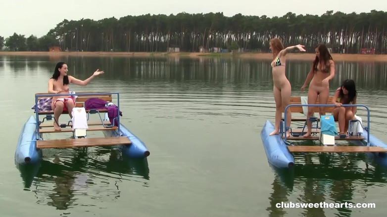 SweetHeartsClassic: Quattro ragazze, due biciclette dell'acqua - sweetheartsclassic