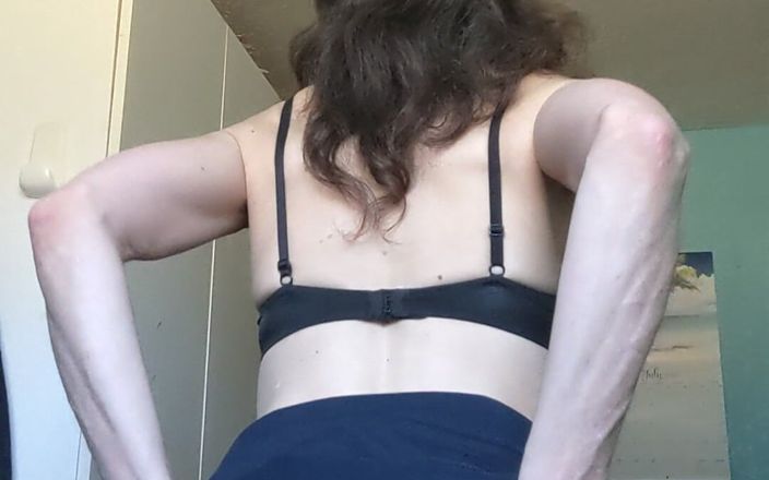 SexyRach75: Verschillende posities met dildo en leuke masterbatie.