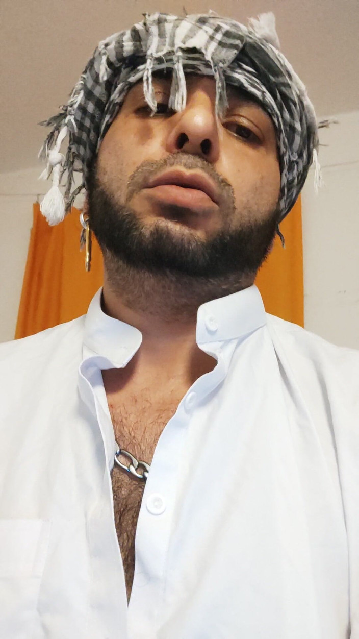 SmokedAlloy2: Na make, nadržený dj-bro oblečený jako perverzní Afghánec