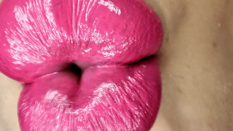 Princess18_: 보짓물 가득한 키스와 섹시한 분열로 당신을 매료시키는 새엄마