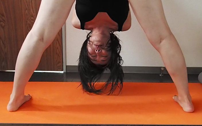 Mayumi Kanzaki: Joga w bieliźnie