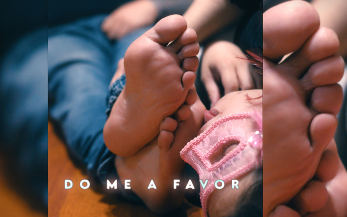 conicroix: Girl Agrees to Lick Feet to Return a Favor