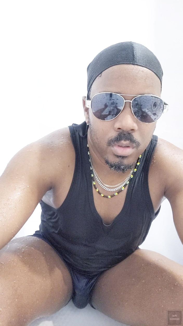 Soft Soleman: Saya membasuh badan saya di bilik mandi (4) (2025)