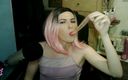 Jessica Bloom: Sissygasm Condom Milkshake sväljer