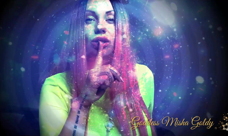 Goddess Misha Goldy: Справді заворожує, досвід інструкції з дрочки! З моїм чарівним заклинанням кожен удар принесе вам більше екстазу