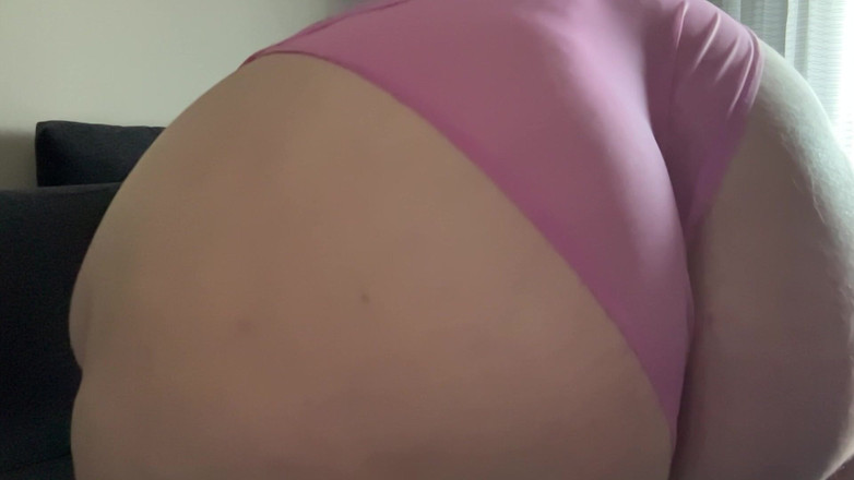 Kayla Peach studios: Жиробасина трясет задницей в замедленной съемке