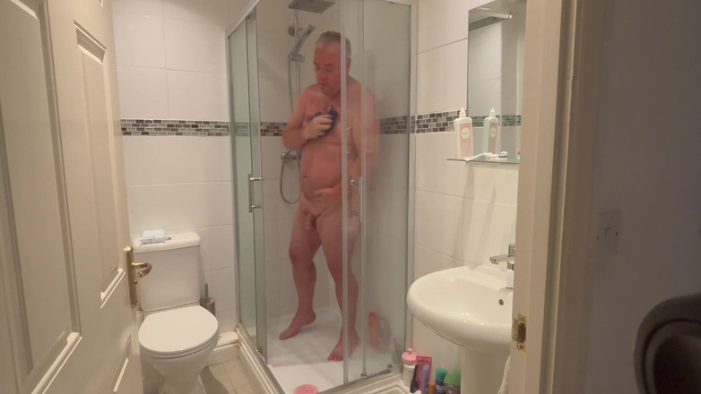 Billy boy fun: Mandi pagi-pagi