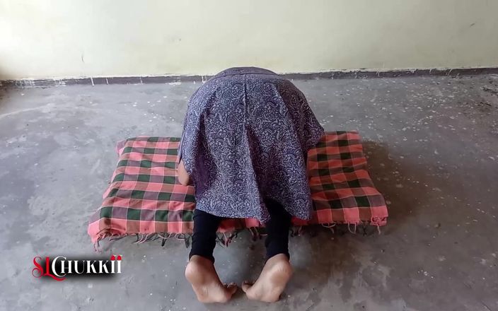 SL Chukki: Muslim Girl Pray for Big Dick