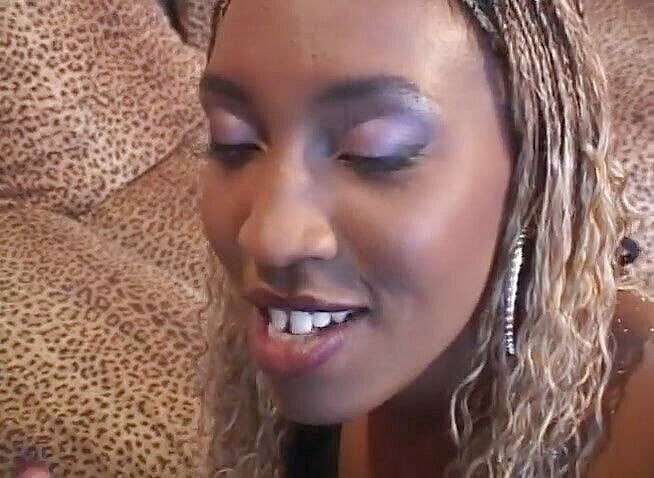 Black Jass: Puta del ghetto follando con un chico blanco