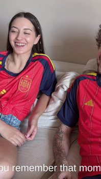 Saya mengongkek dan memancut ke dalam orang asing tepat sebelum perlawanan bola sepak Piala Dunia di atas jurulatih!