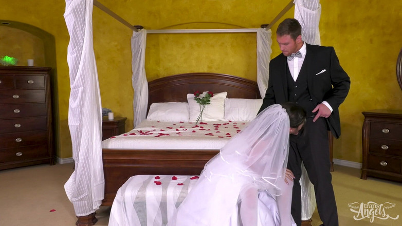 Trans Angels: 트랜스앤젤스 - 신부에게 사정 - 코너 맥과이어, 샤넬 산티니