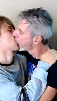 Hot Gay Kissing with Elis