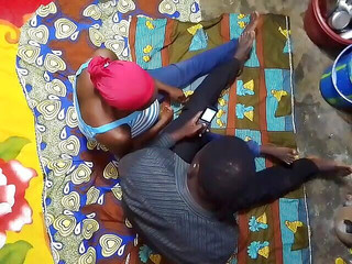 Pornsexlive: Il proprietario di una casa indiana si scopa il suo...