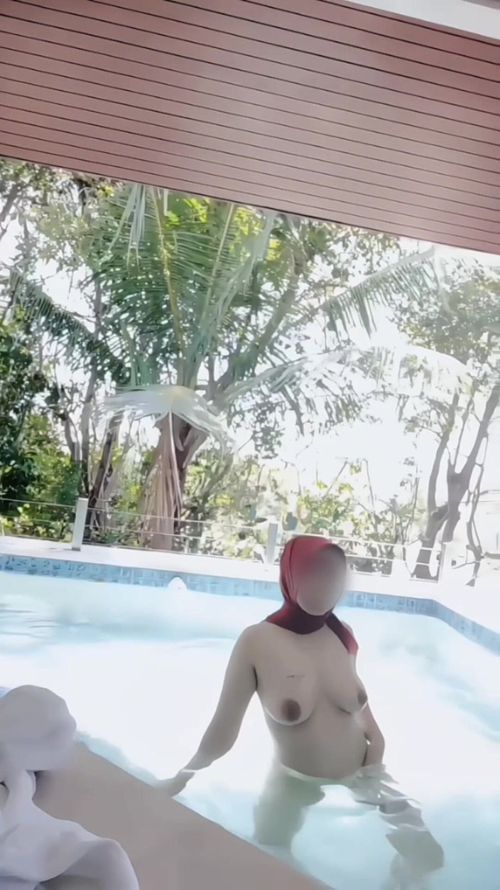 ComelCuteBet: pool men hijaab nagn snan