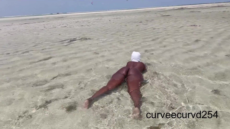 Curveecurvd254: Flashing Twerking at a Beach in Africa