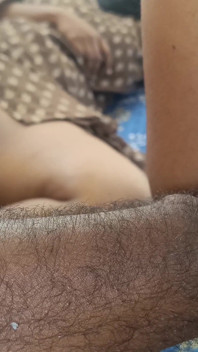 Dona de casa em sexo a três