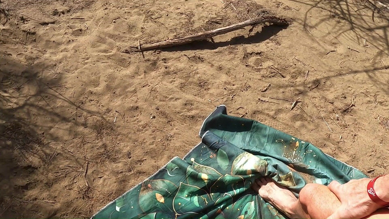 69KnkyKouple69: Cuplu pervers cu curul mare sex nudist cu forme în dunele...