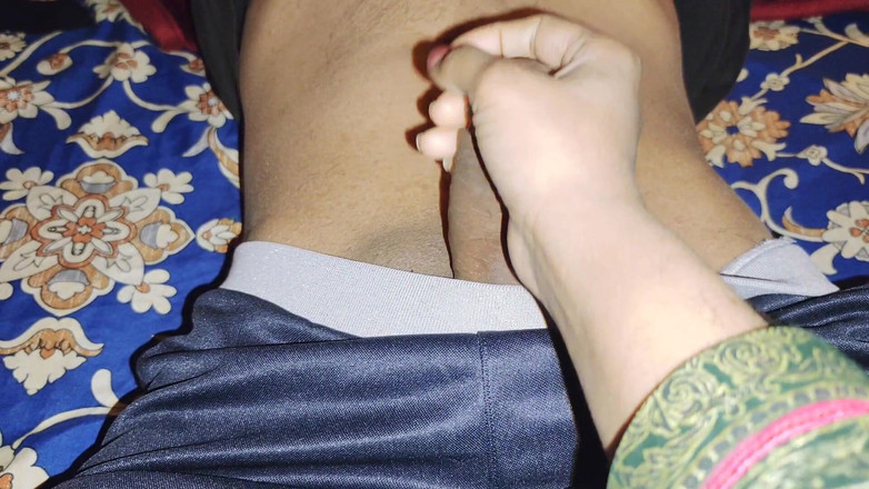 Faryal: Студентка тінка робить мінет моєму члену