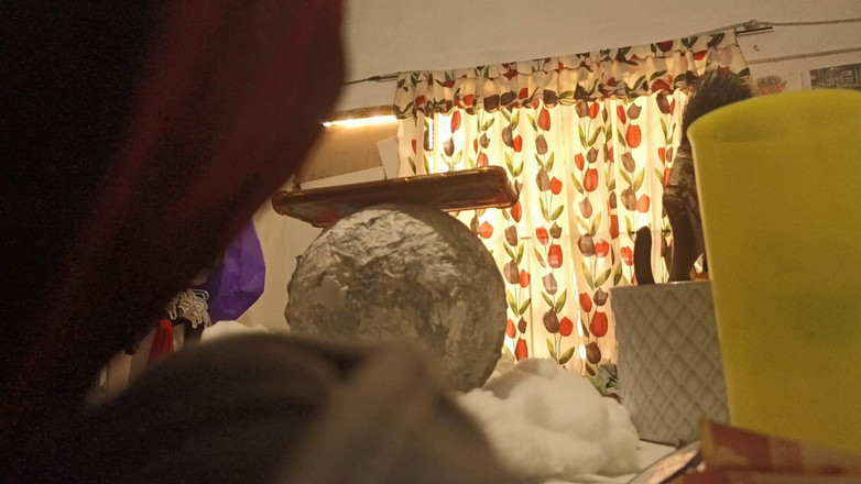 Karmicoxv: Pulchna żona Wkłada ubrania w sypialni