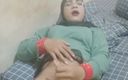 Nabillachels: Asian Hijab Shemale Jerking off Her Dick