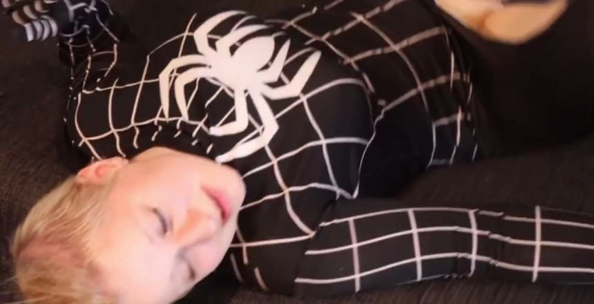 Eevi Petite: Adakah anda ingin video cosplay?