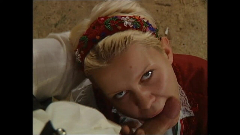 Deutschland porn: 一个木匠和她的女友去他的商店做爱。