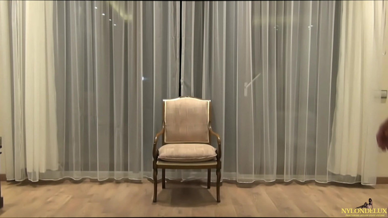 Nylondelux: Fantasy Villa Siri Pancut ke pantat dan jari tangan saya